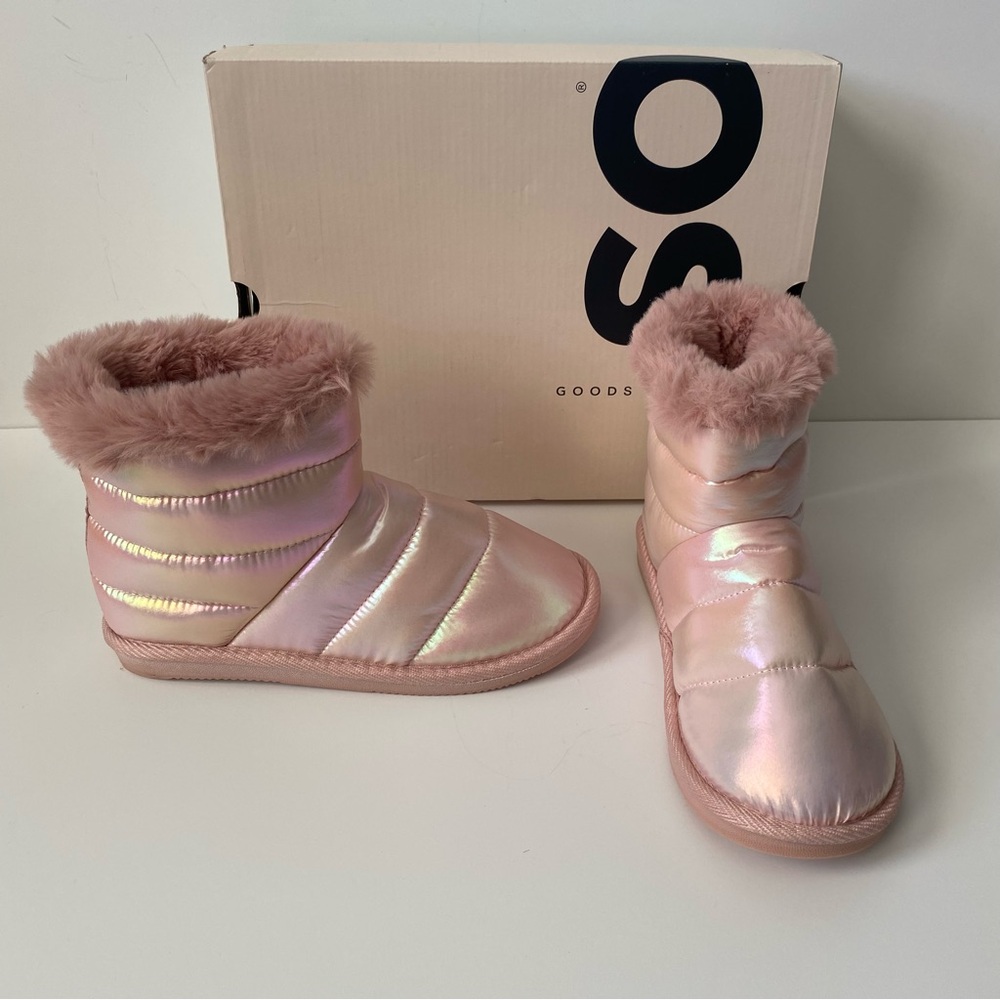 SO Kids Pink Iridescent Snow Boots size 2 girls blush pink winter boots faux fur